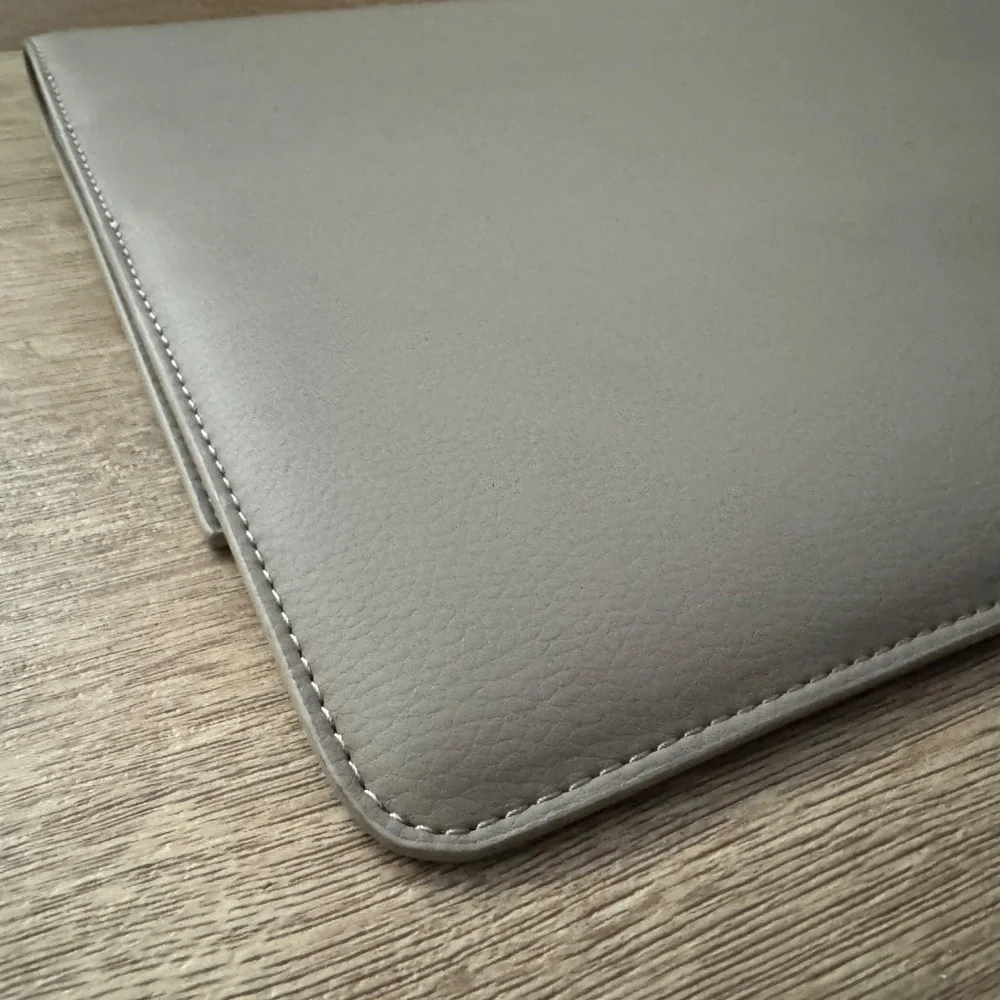 Von Holzhausen Technik Stone Cement 13 Inch Leather Sleeve Portfolio Cover